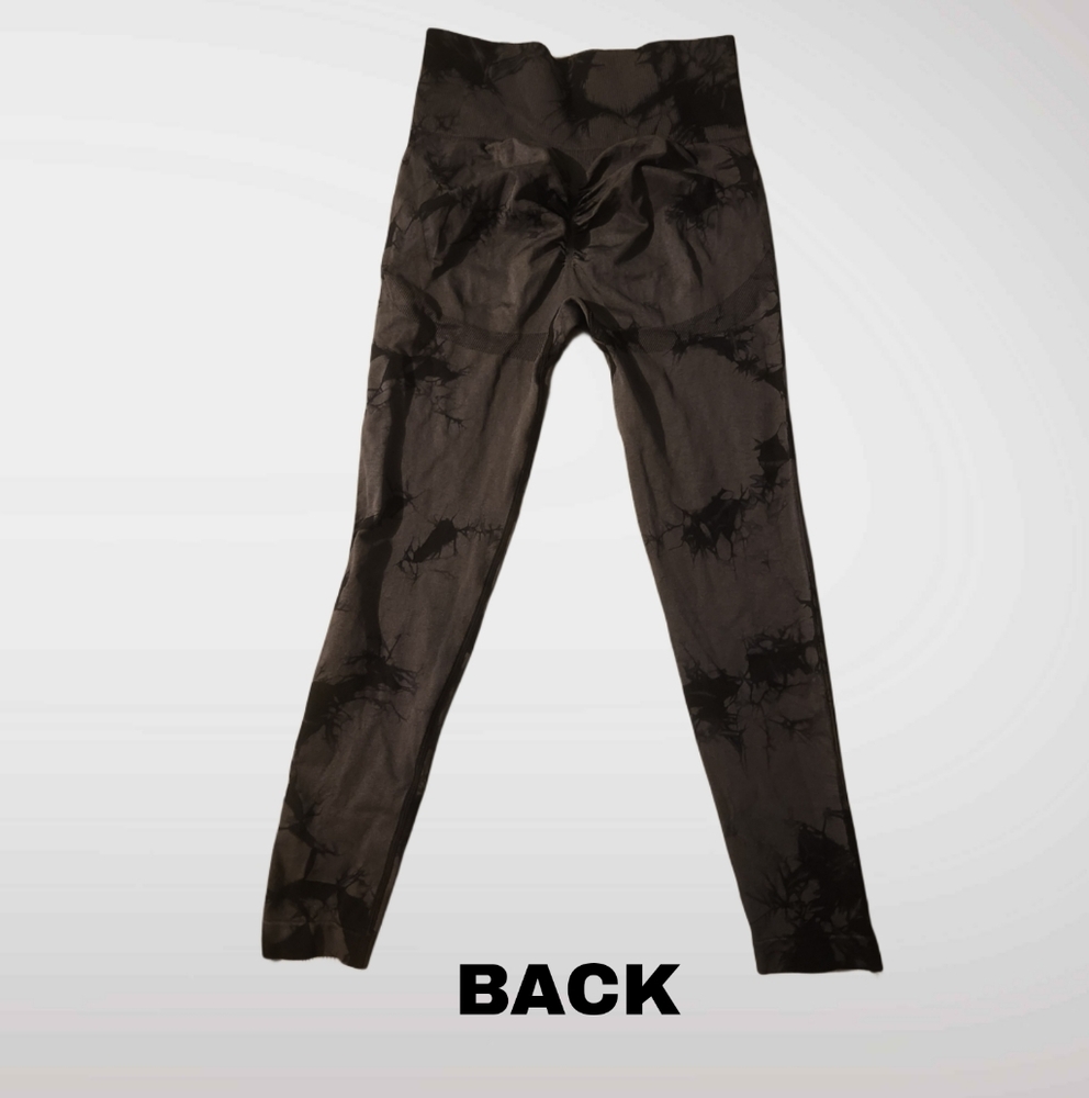 Black Leggings with Sleek Design and Comfort - Picture 2 of 3